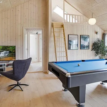 Eskilstrup Sleeps 14 Pool Wifi