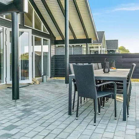 Eskilstrup Sleeps 14 Pool Wifi Holiday home *