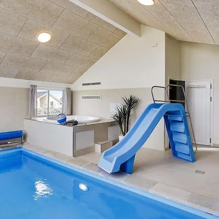Eskilstrup Sleeps 14 Pool Wifi