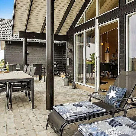 Eskilstrup Sleeps 14 Pool Wifi Holiday home *